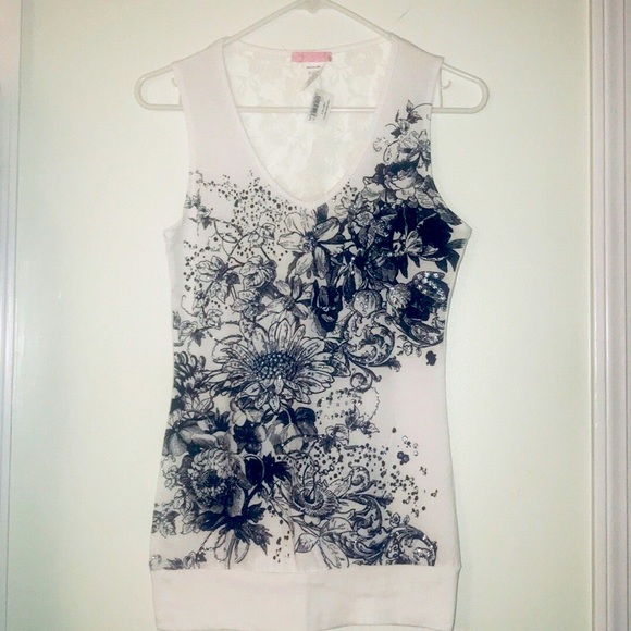 🖤White tank with black detail🤍Lace back🖤 - Picture 1 of 6